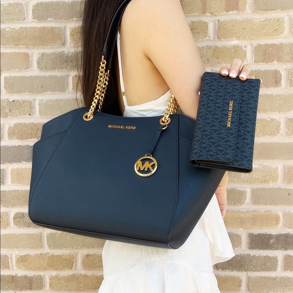 BUNDLE Michael Kors navy blue tote& wallet - Picture 4 of 5